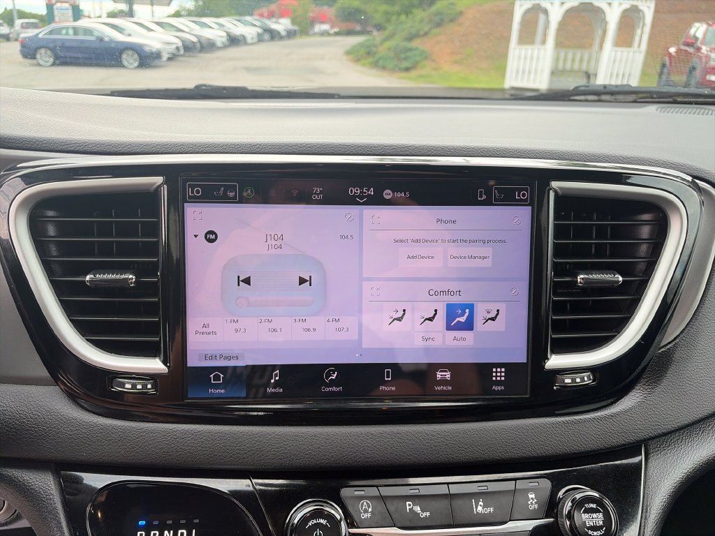 Used 2025 Chrysler Pacifica Select FWD image 19