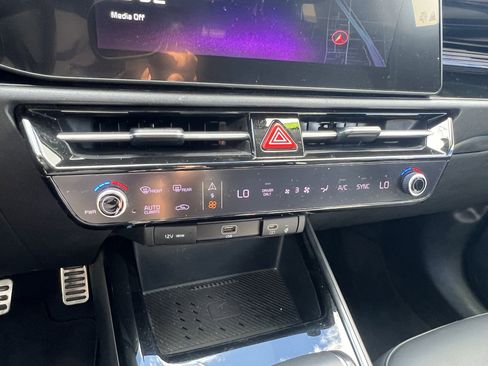 Certified 2023 Kia Niro EX Touring image 31