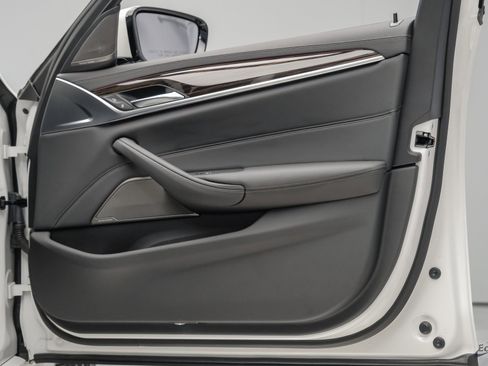 Used 2023 BMW 540i w/ M Sport Package image 67