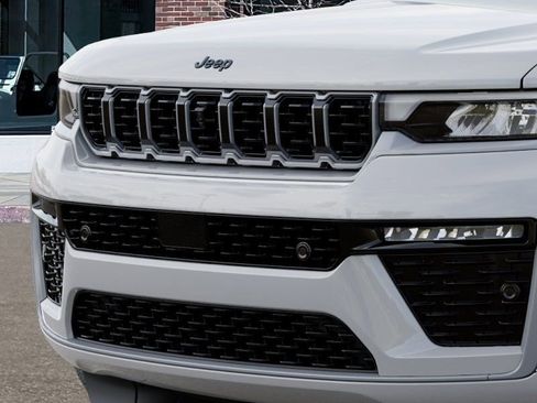 New 2026 Jeep Grand Cherokee Summit image 11
