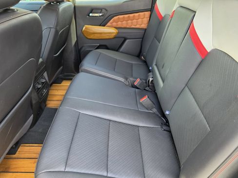 Used 2024 GMC Canyon AT4X w/ AT4X AEV Edition AWD/4WD image 13