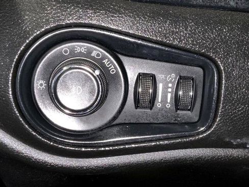 Used 2017 Jeep Renegade Latitude w/ Cold Weather Group image 26