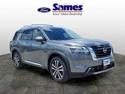 Used 2024 Nissan Pathfinder Platinum w/ Cargo Package