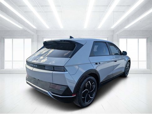 Used 2024 Hyundai Ioniq 5 SEL image 3