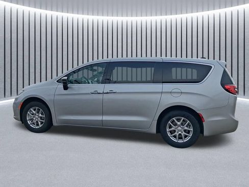 New 2026 Chrysler Pacifica Select FWD image 16