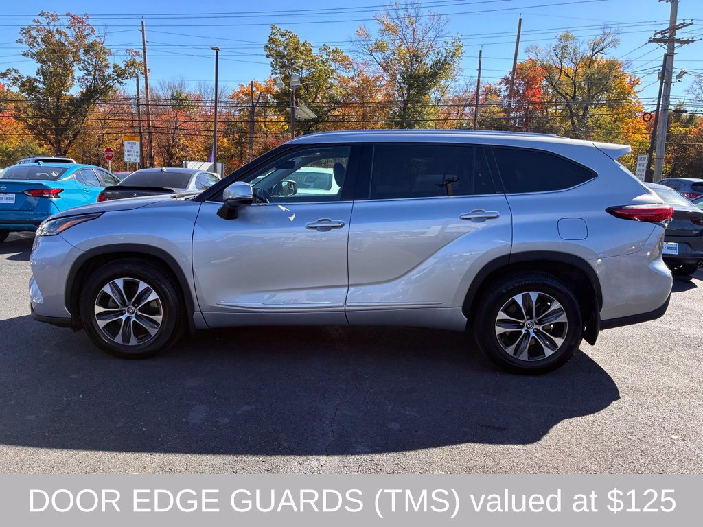 Used 2021 Toyota Highlander XLE AWD/4WD image 4