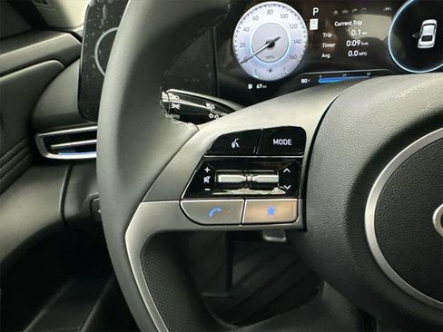 New 2025 Hyundai Elantra Limited image 25