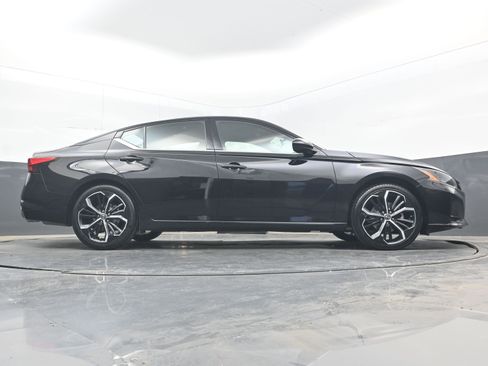 Used 2024 Nissan Altima 2.5 SR FWD image 28