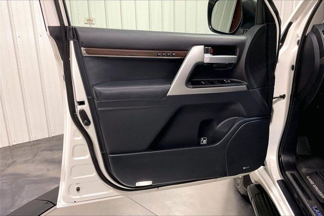 Used 2018 Toyota Land Cruiser AWD/4WD image 23
