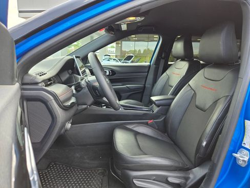 Used 2025 Jeep Compass Trailhawk AWD/4WD image 9
