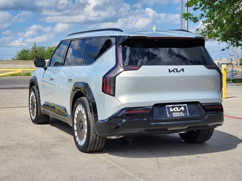 New 2026 Kia EV9 Land w/ Nightfall Edition Package AWD/4WD image 4