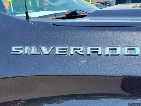 Used 2023 Chevrolet Silverado 1500 LT AWD/4WD image 7