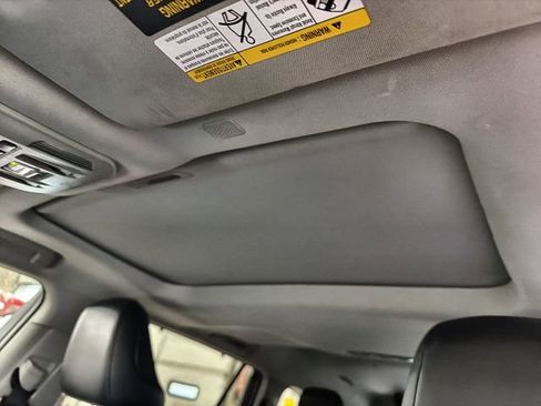 Used 2021 Toyota Highlander XLE AWD/4WD image 22
