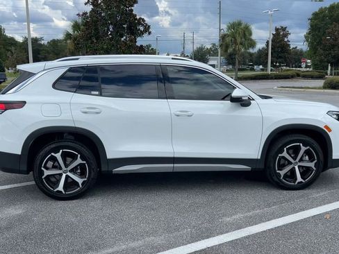 New 2025 Volkswagen Tiguan SE image 9