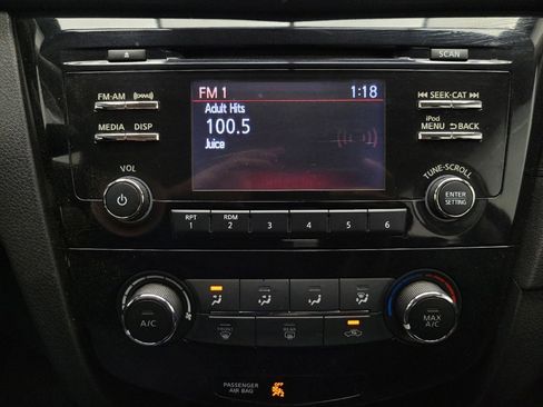 Used 2017 Nissan Rogue S FWD image 25
