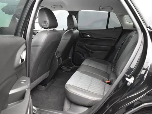 Used 2025 Chevrolet Trax LT w/ LT Convenience Package FWD image 15
