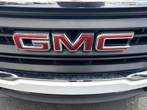 Used 2024 GMC Terrain SLE w/ Driver Convenience Package FWD image 29