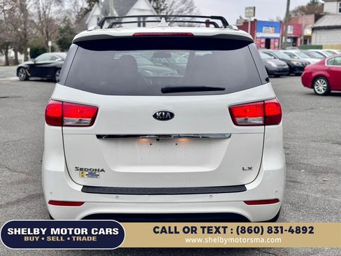 Used 2016 Kia Sedona LX w/ LX Essentials Premium Package FWD image 6