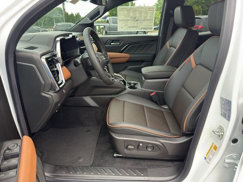 Used 2026 GMC Canyon AT4 w/ AT4 Premium Package AWD/4WD image 8