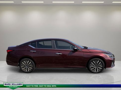 Used 2025 Nissan Altima 2.5 SV image 2