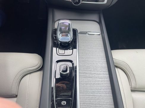 Certified 2025 Volvo V60 B5 Cross Country Ultra image 35