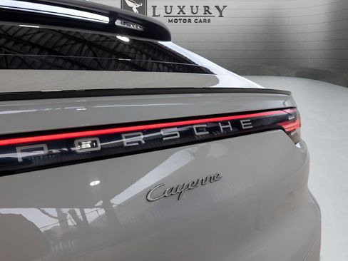 Used 2023 Porsche Cayenne Coupe AWD/4WD image 18