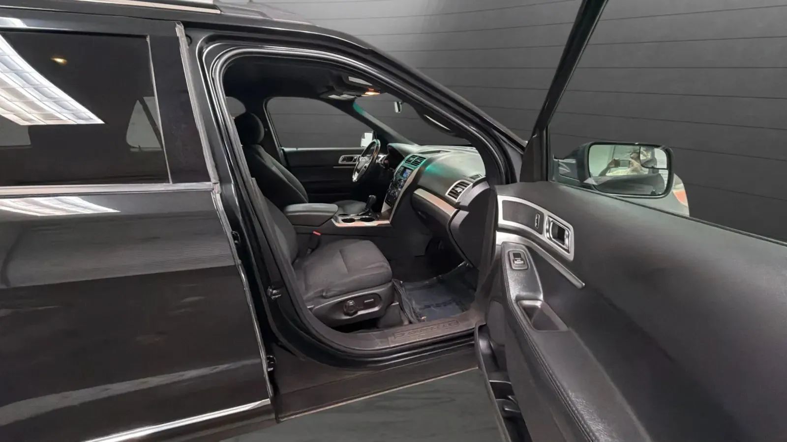 Used 2015 Ford Explorer XLT FWD image 20