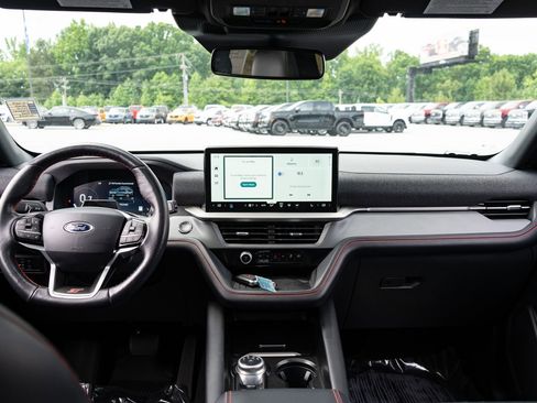 Used 2025 Ford Explorer ST AWD/4WD image 21