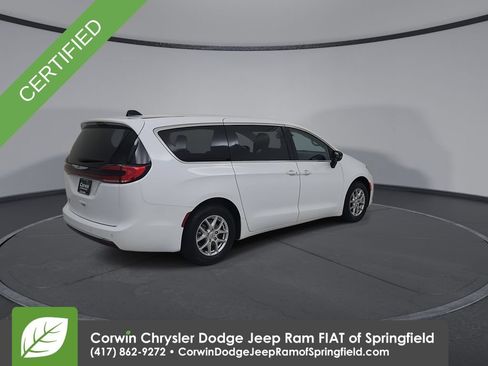 Used 2024 Chrysler Pacifica Touring-L FWD image 15
