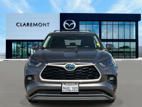 Used 2023 Toyota Highlander LE image 2