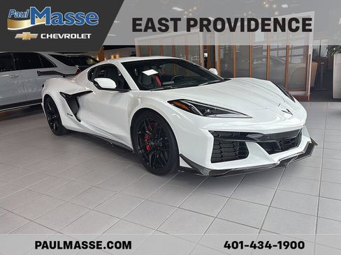 Used 2023 Chevrolet Corvette Z06 w/ Z07 Performance Package RWD image 4