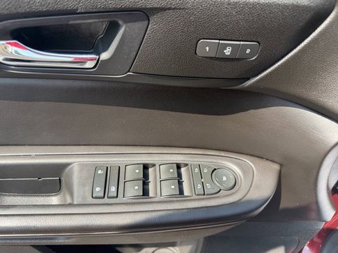 Used 2017 Chevrolet Traverse LT FWD image 16