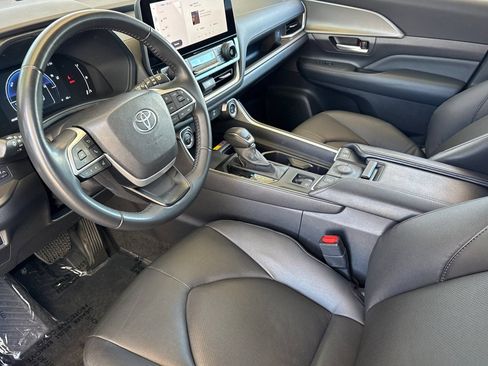 Certified 2025 Toyota Grand Highlander AWD Hybrid image 12