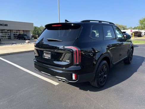 Used 2025 Kia Telluride AWD image 3