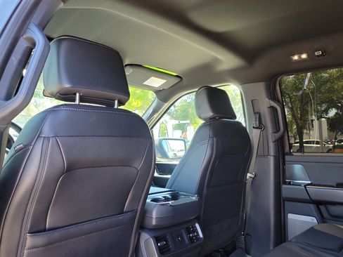 Used 2025 Ford F150 Lariat w/ Equipment Group 501A Mid image 12