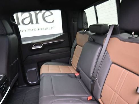 Used 2024 Chevrolet Silverado 1500 High Country w/ High Country Premium Package AWD/4WD image 20