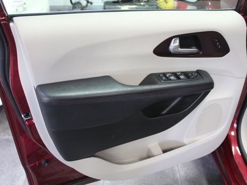 Used 2017 Chrysler Pacifica Limited w/ UConnect Theater Package image 20