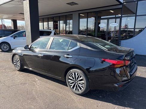 Used 2023 Nissan Altima 2.5 SV image 5