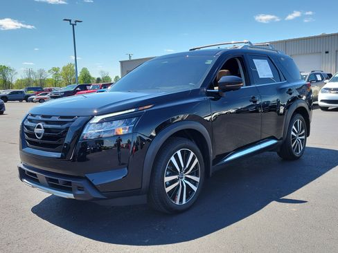 Certified 2024 Nissan Pathfinder Platinum w/ Cargo Package AWD/4WD image 2