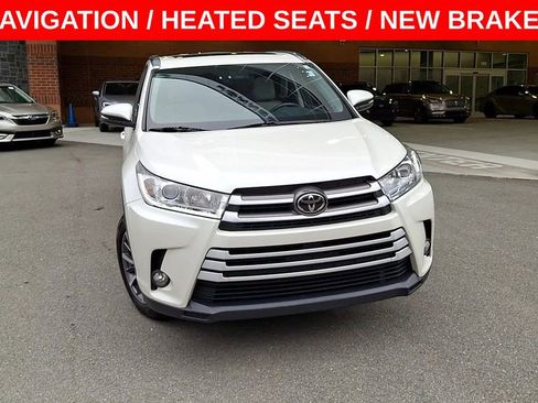 Used 2018 Toyota Highlander XLE image 3