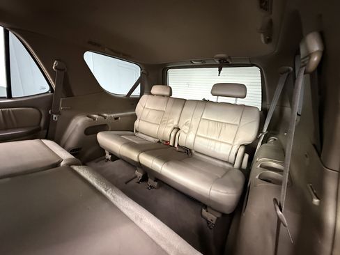Used 2004 Toyota Sequoia Limited image 22