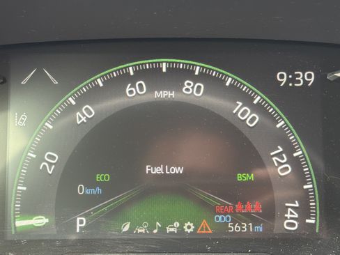 Used 2025 Toyota RAV4 XLE FWD image 13