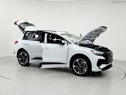 Used 2023 Audi Q4 e-tron Premium w/ Convenience Package image 10