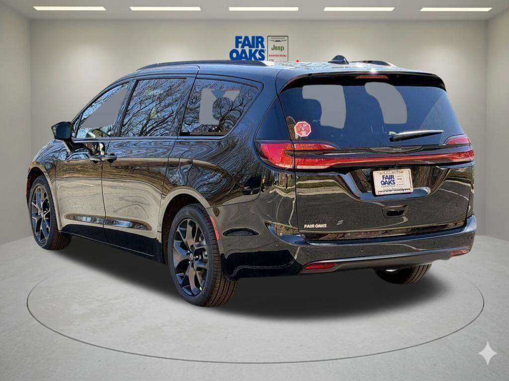 New 2026 Chrysler Pacifica Select w/ S Appearance Package FWD image 9