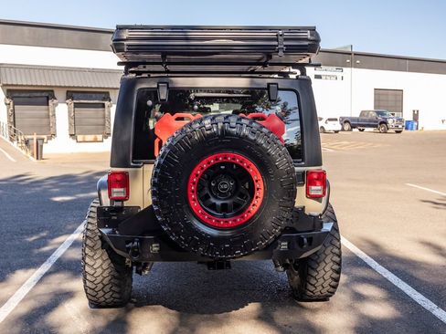 Used 2018 Jeep Wrangler Unlimited Rubicon AWD/4WD image 13