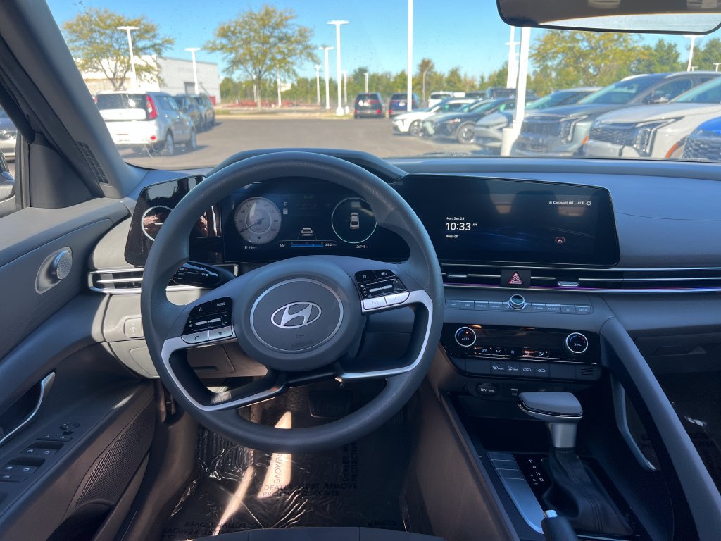 Used 2024 Hyundai Elantra SEL FWD image 12