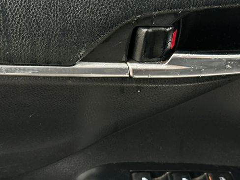 Used 2019 Toyota Camry SE image 13