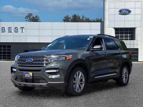 Used 2022 Ford Explorer XLT w/ Equipment Group 202A AWD/4WD image 4