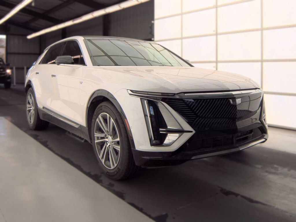 Used 2024 Cadillac Lyriq Luxury w/ LPO, Floor Liner Package RWD image 3