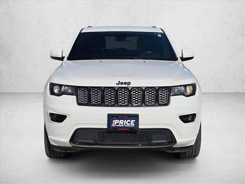 Used 2021 Jeep Grand Cherokee Laredo X RWD image 2